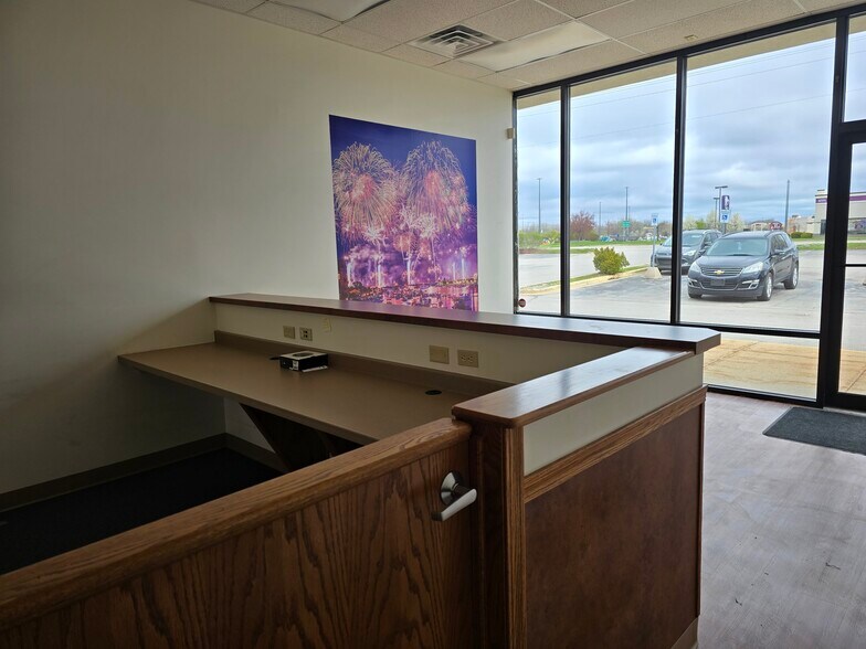 More Photos Of 4100-4130 Wilder Rd, Bay City Storefront For Lease