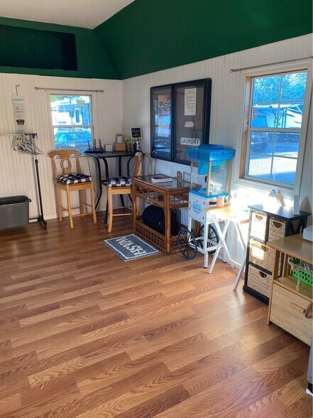 More Photos Of 12606 Holt Peterson Rd, Cottondale Trailer Camper Park For Sale