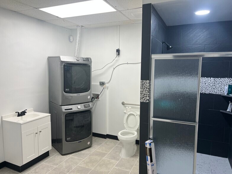 More Photos Of 2542 S Crater Rd, Petersburg Freestanding For Sale