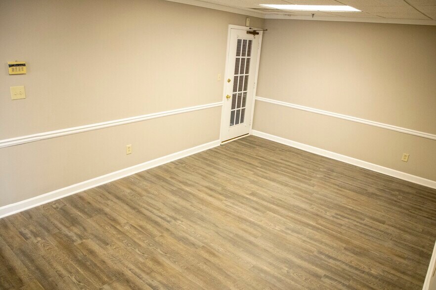 More Photos Of 425 E Crossville Rd, Roswell Office For Sale