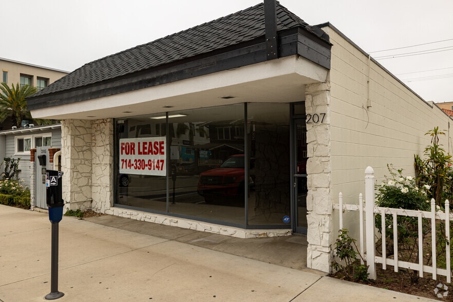 Primary Photo Of 207 5th St, Huntington Beach Storefront For Lease