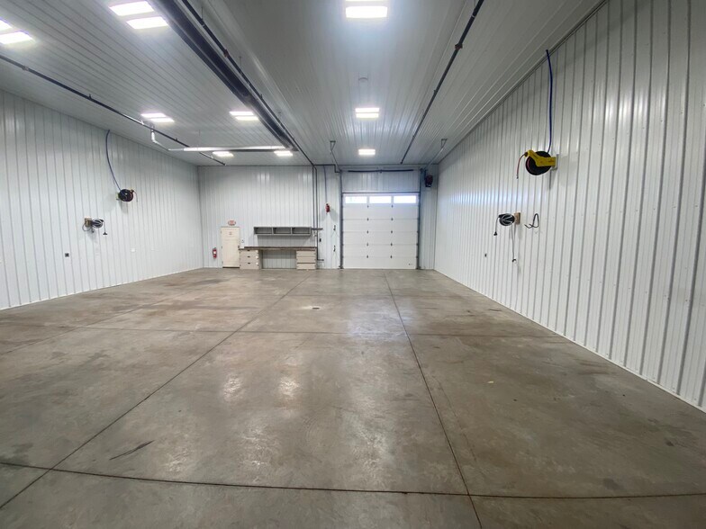 More Photos Of 514 E 9th St, Zumbrota Industrial For Lease