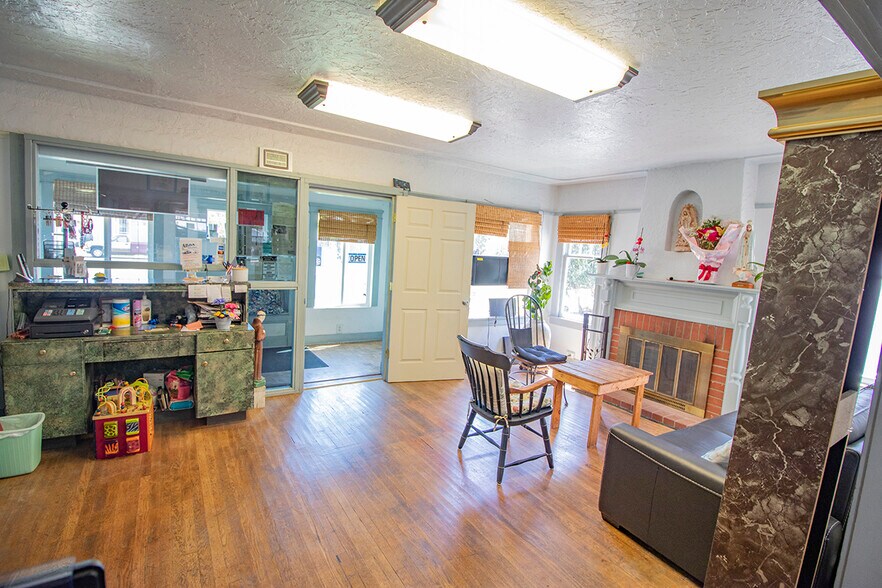 More Photos Of 215 E Fesler St, Santa Maria Storefront For Sale