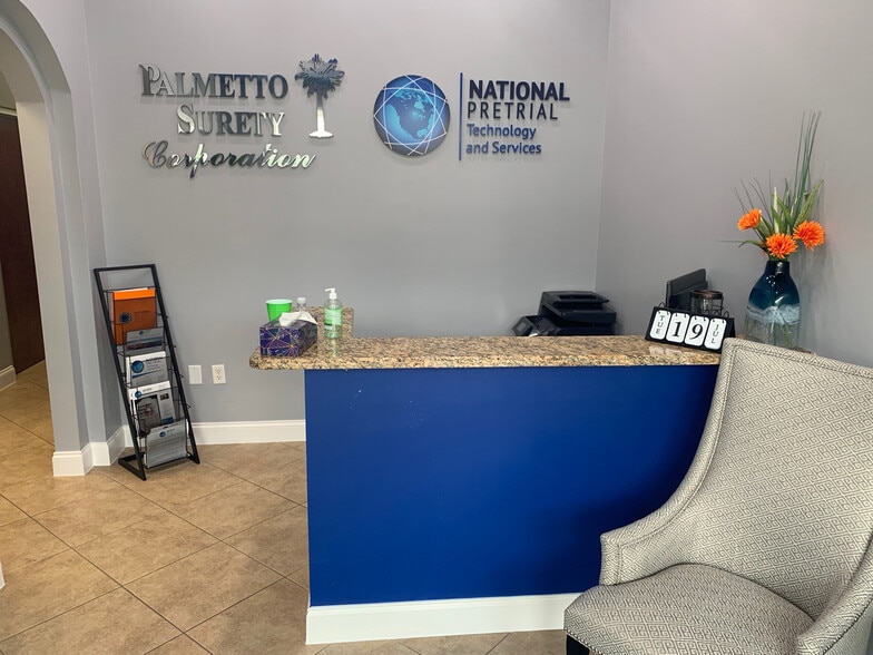 More Photos Of 8810 Commodity Cir, Orlando Showroom For Lease