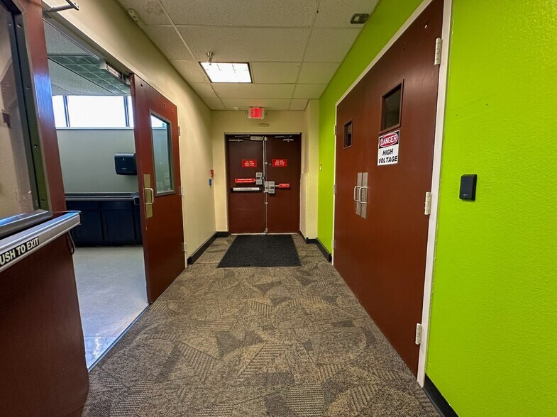 More Photos Of 806 Willowcreek Dr, Jacksonville Warehouse For Lease