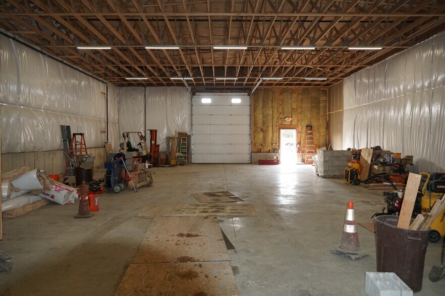 More Photos Of 160 Middleboro Ave, East Taunton Warehouse For Lease