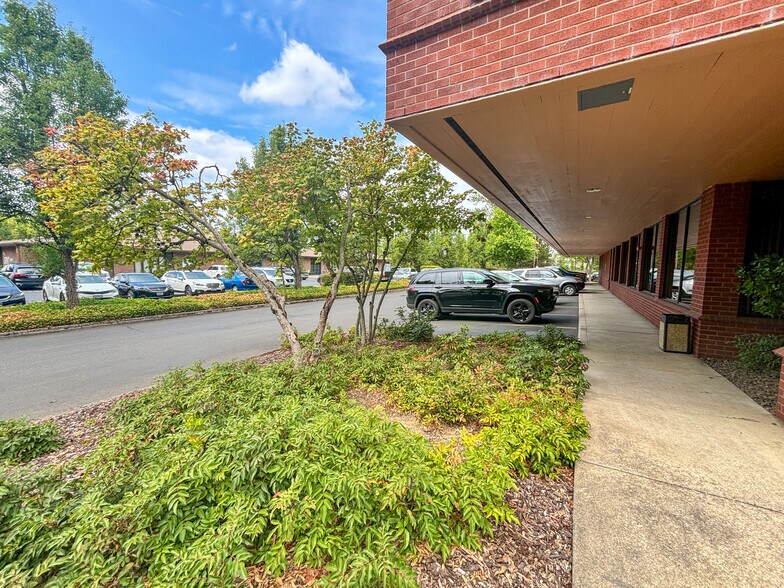 More Photos Of 2965 Ryan Dr SE, Salem Medical For Sale