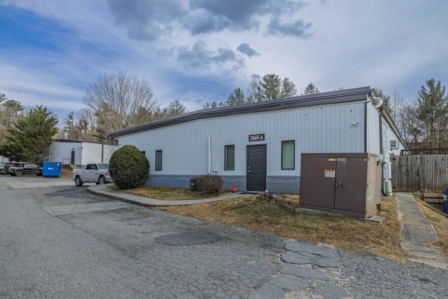 More Photos Of 3865 Sweeten Creek Rd, Arden Light Distribution For Lease