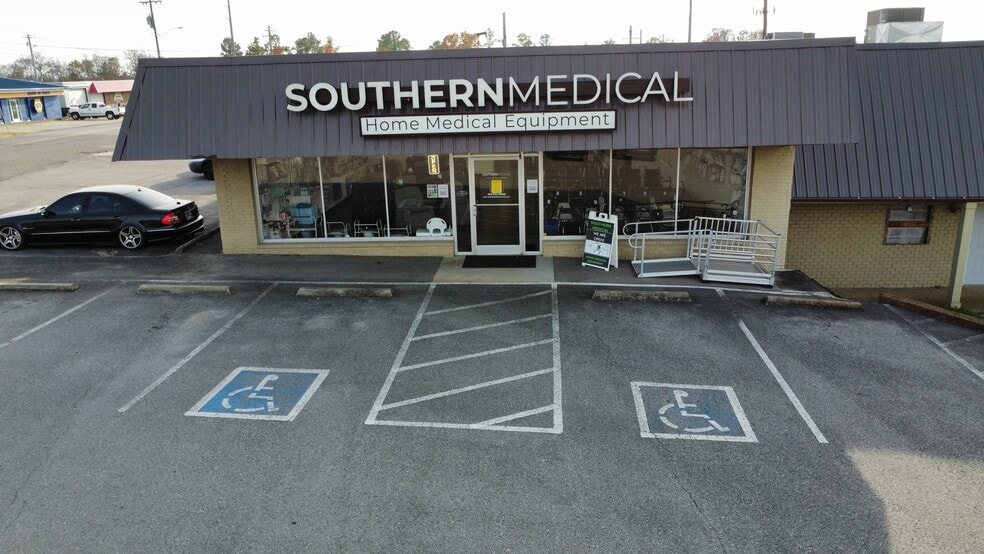 Primary Photo Of 106 Free Hill Rd, Hendersonville General Retail For Lease