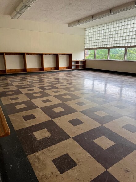 More Photos Of 89 E Genesee St, Auburn Flex For Sale