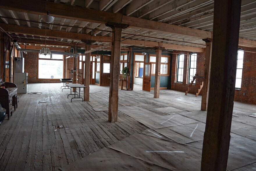 More Photos Of 160 N Main St, Mansfield Warehouse For Lease