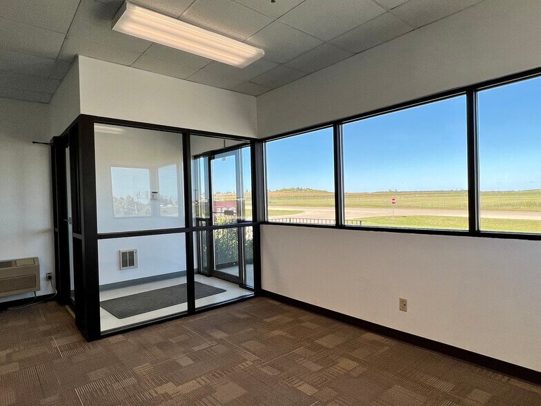More Photos Of 1025 4 Bottle Dr, Valley City Industrial For Lease