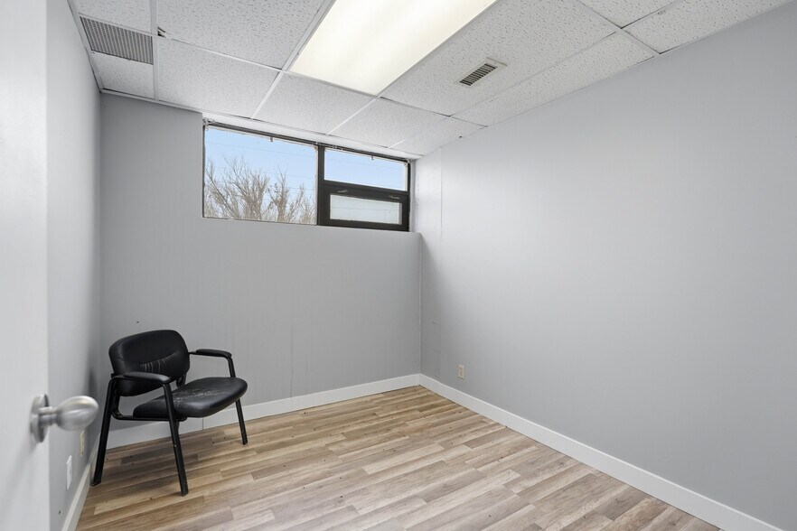 More Photos Of 149 N Murray St, Quinte West Office For Sale