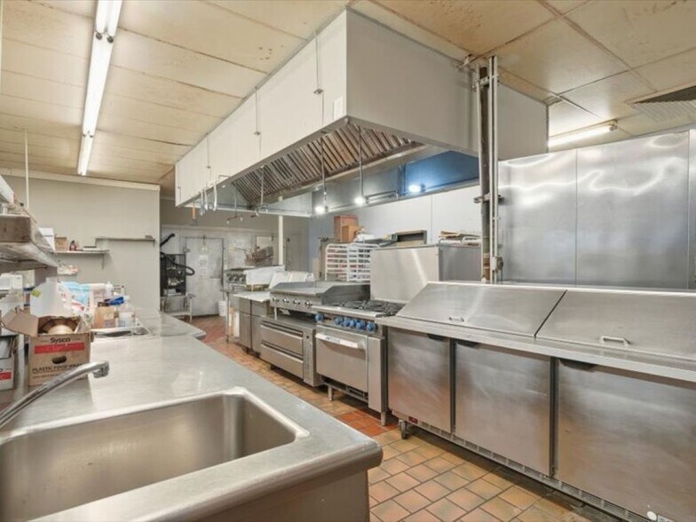 More Photos Of 8797 20th St, Vero Beach Hotel For Lease