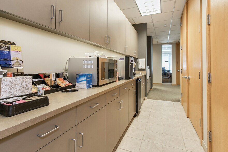 More Photos Of 431 S 7th St, Minneapolis Office Residential For Lease
