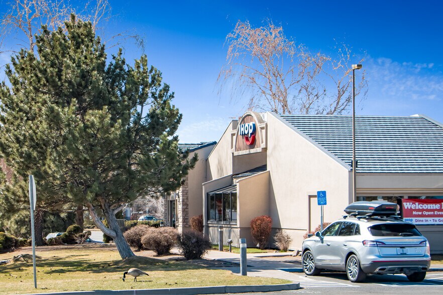 More Photos Of 30 NE Bend River Mall Dr, Bend Restaurant For Sale