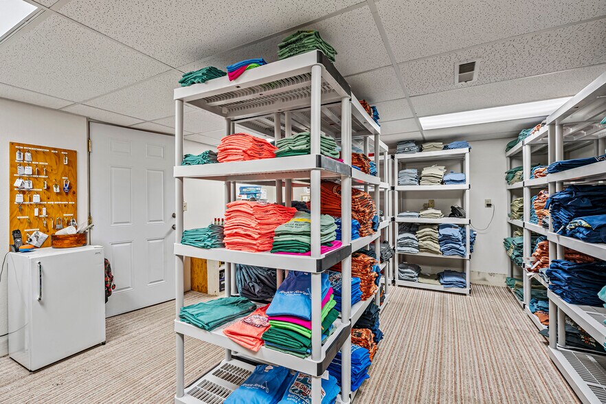 More Photos Of 11744 Galice Rd, Merlin Hotel For Sale