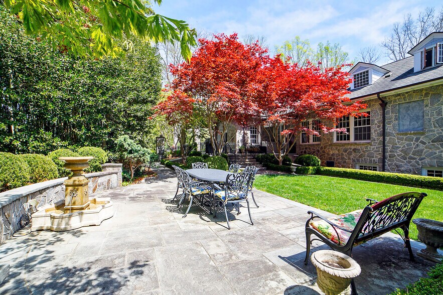 More Photos Of 60 Woodside Dr, Brevard Hospitality For Sale