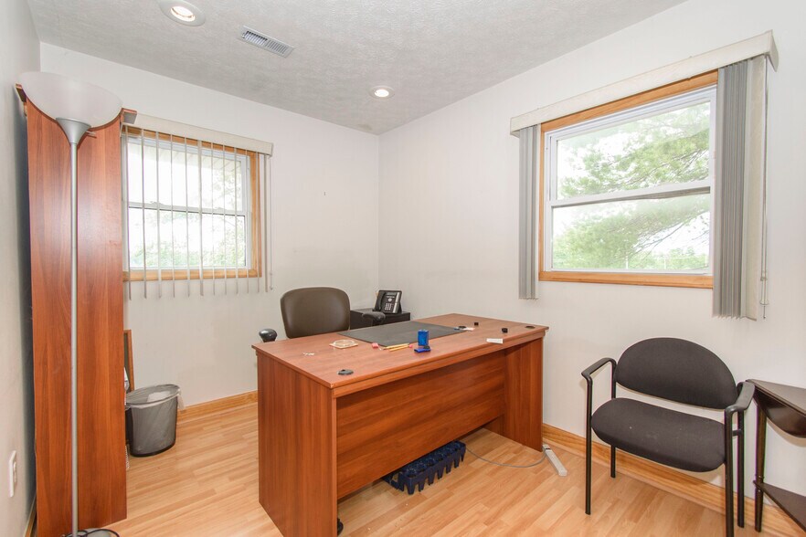 More Photos Of 1201 Elm St, Christiansburg Office For Sale