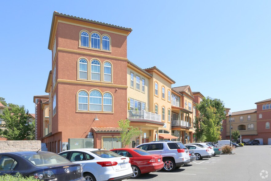 More Photos Of 220 Windsor River Rd, Windsor Apartments For Sale