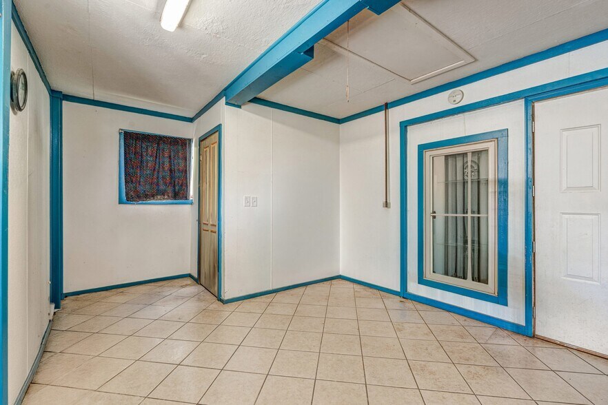 More Photos Of 1344 E 500 N, Albion Veterinarian Kennel For Sale