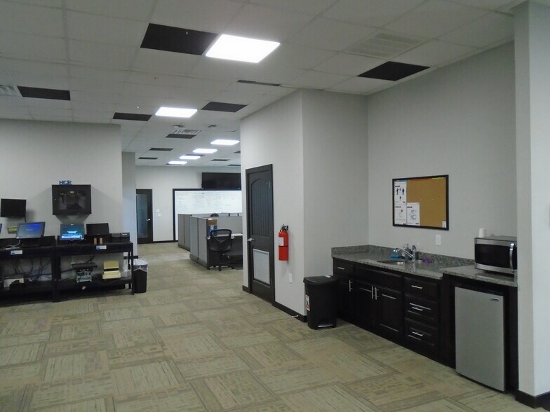 More Photos Of 1716 Signal Ridge Dr, Edmond Office For Sale