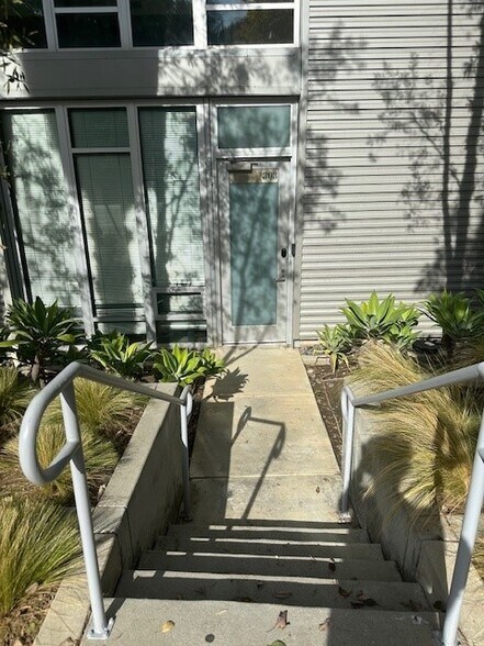 More Photos Of 3450 Cahuenga Blvd W, Los Angeles Office Residential For Lease