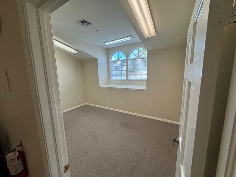 More Photos Of 10621 Airport Pulling Rd, Naples Unknown For Lease