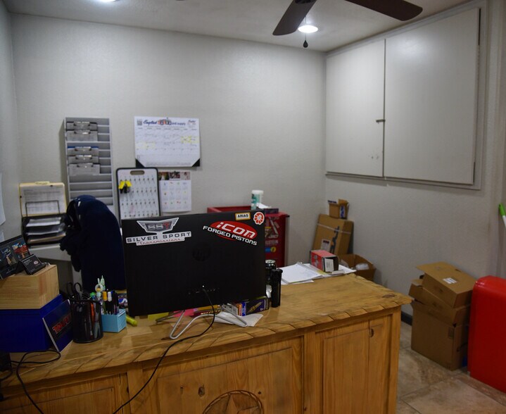 More Photos Of 1700 Dakota Ave, Midland Industrial For Lease