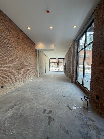 More Photos Of 364 Summit Ave, Jersey City Storefront For Lease
