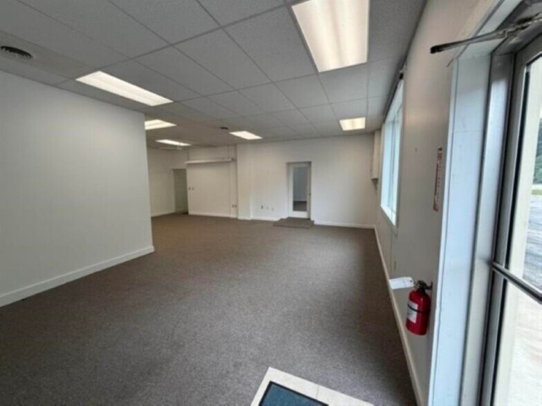 More Photos Of 2704-2710 N Saginaw Rd, Midland Unknown For Lease