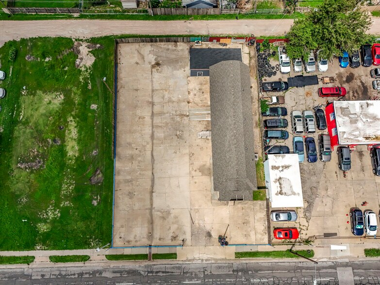 More Photos Of 2013 S Broadway St, Wichita Auto Dealership For Sale