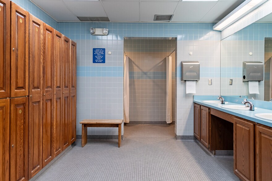 More Photos Of 691 N Squirrel Rd, Auburn Hills Office For Lease