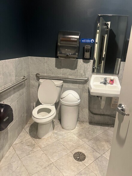 More Photos Of 1901 Taft St, Houston Restaurant For Lease