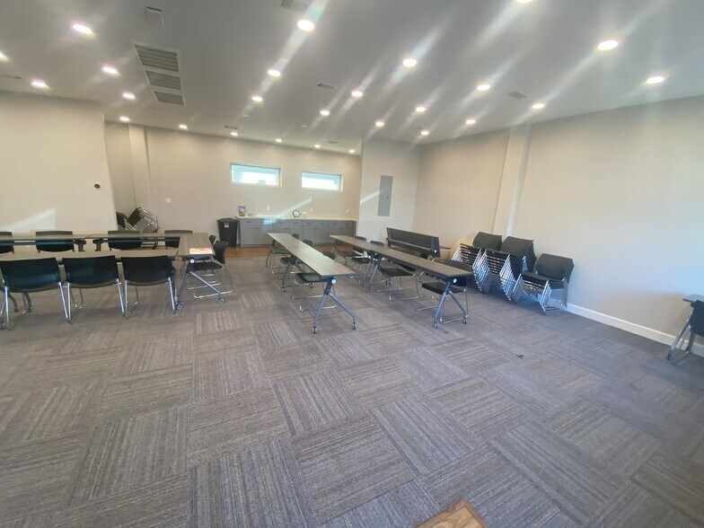 More Photos Of 814 East Ave, Katy Office For Sale