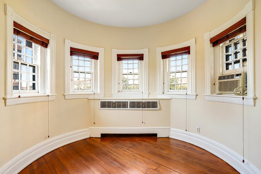 More Photos Of 1633 16th St Nw, Washington Specialty For Lease