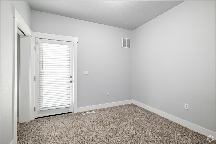 More Photos Of 5018 Hamlet Ln, Caldwell Apartments For Sale
