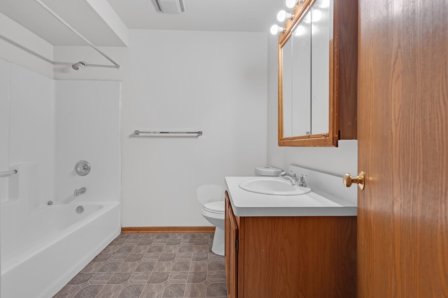 More Photos Of 604-620 E Grant Hwy, Marengo Apartments For Sale
