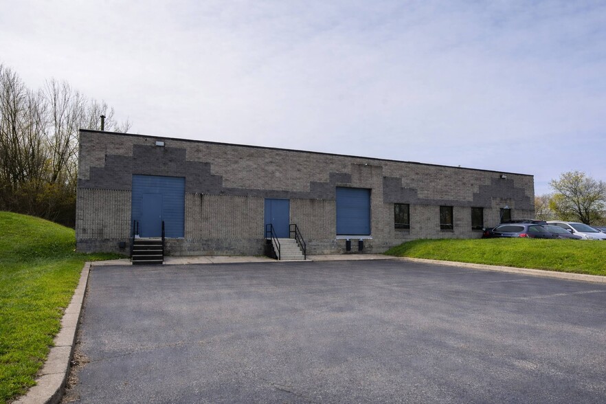 More Photos Of 200 Gateway Park Dr, Syracuse Warehouse For Lease