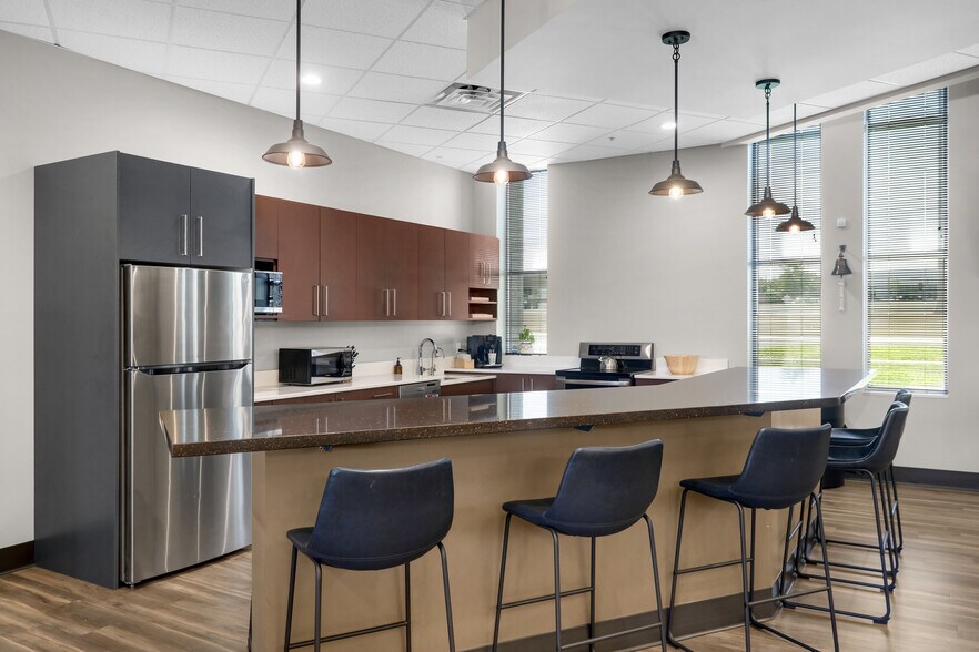 More Photos Of 4950 W 78th St, Bloomington Warehouse For Sale
