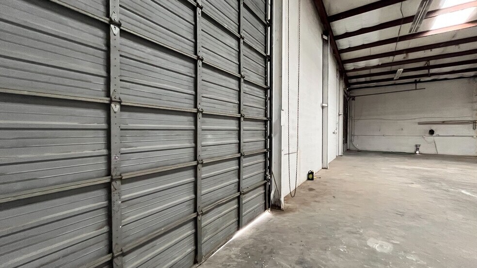 More Photos Of 9220 Rasmus Dr, Houston Warehouse For Lease