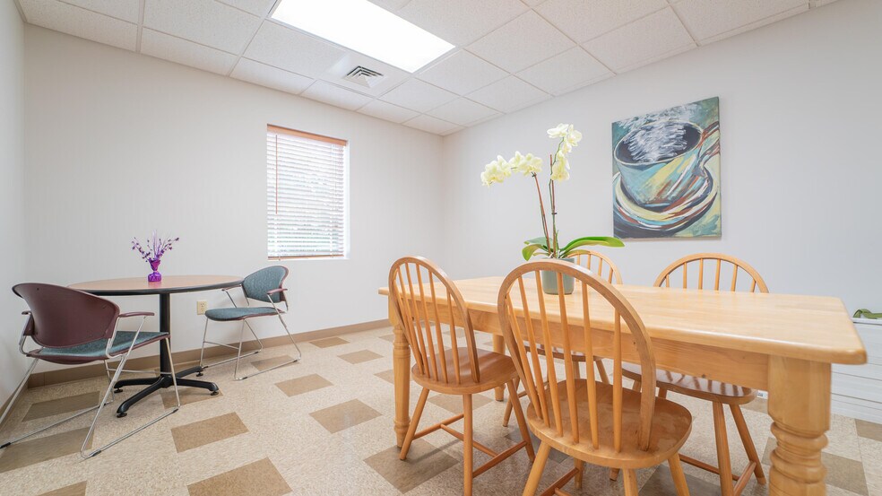 More Photos Of 951 Transport Dr, Valparaiso Office For Sale