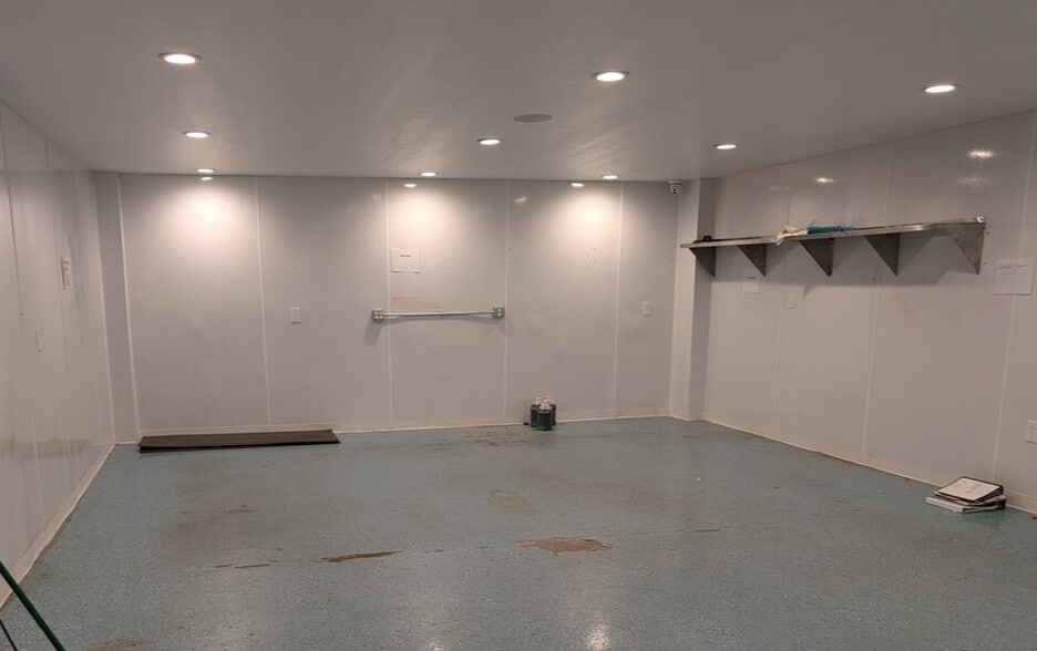 More Photos Of 2960 Chapman St, Oakland Warehouse For Lease