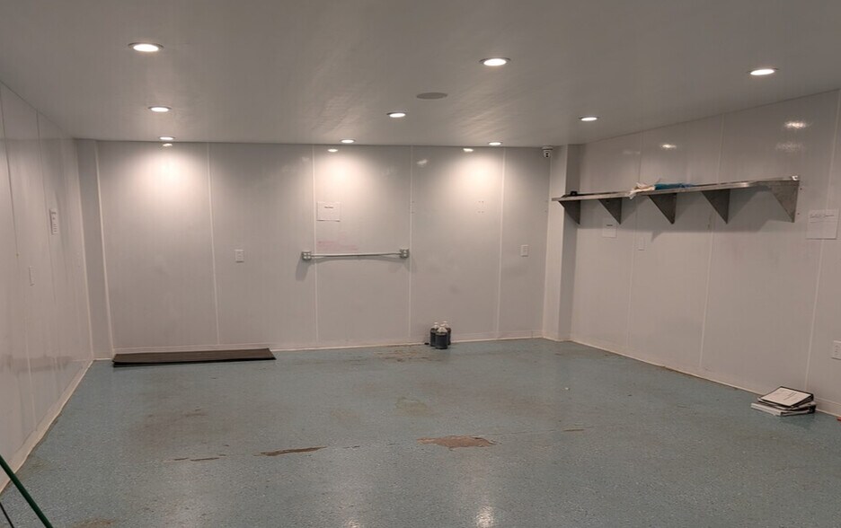 More Photos Of 2960 Chapman St, Oakland Warehouse For Sale