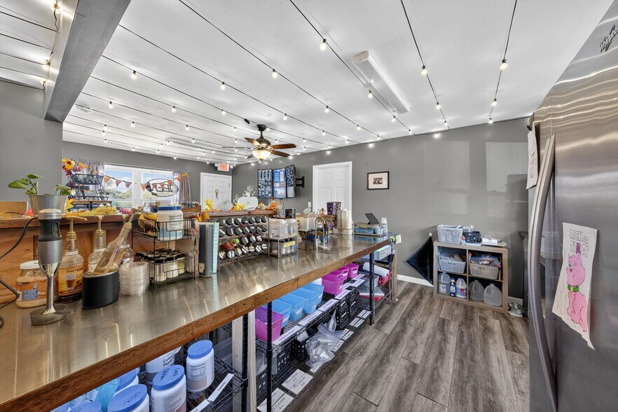 More Photos Of 302 S Lincoln Dr, Troy Office For Sale