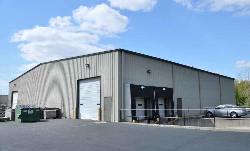 More Photos Of 11313 Smith Dr, Huntley Warehouse For Lease