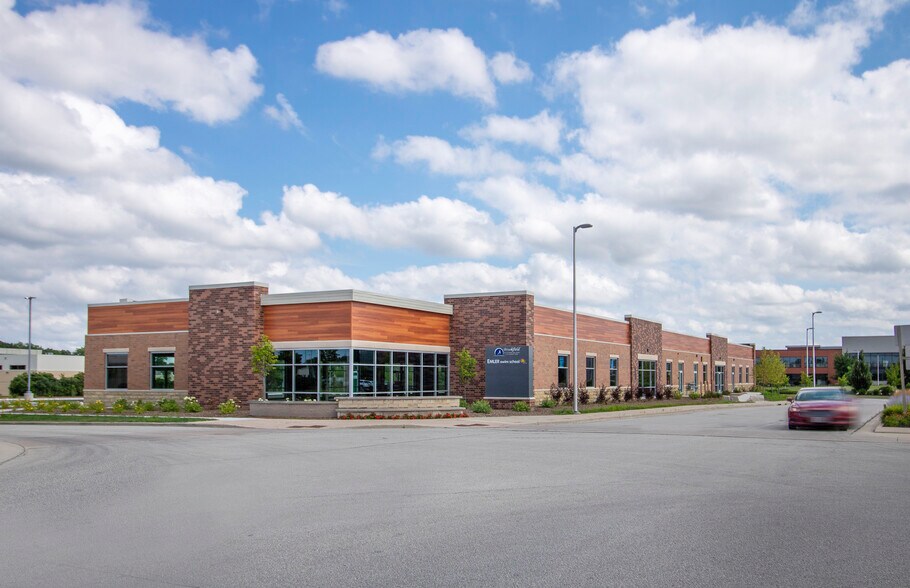 More Photos Of 350 Discovery Dr, Brookfield General Retail For Lease