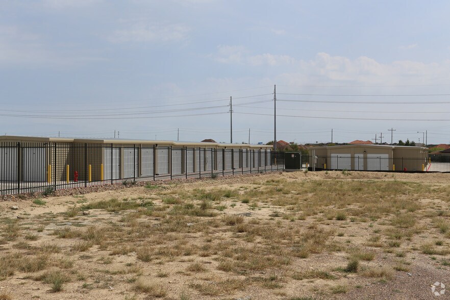 More Photos Of 2107 Shiloh Dr, Laredo General Retail For Sale