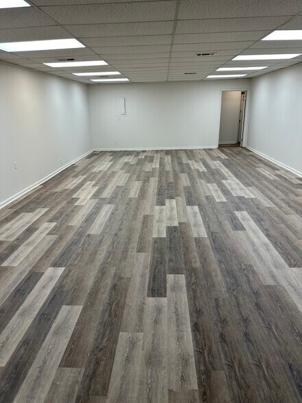 More Photos Of 115 Village Pl, Fairfield Bay Storefront For Lease