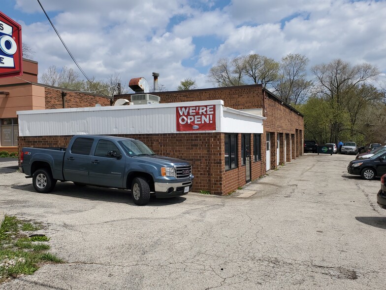 Primary Photo Of 1406 N Milwaukee Ave, Libertyville Auto Repair For Sale